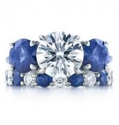蓝宝衬钻石 Tiffany最新时尚三石钻戒