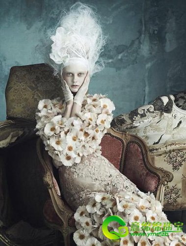 来自法国宫廷的时尚 洛可可婚纱风格高贵奢侈
